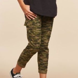 Under Belly Camo Maternity Pants . Size Small.